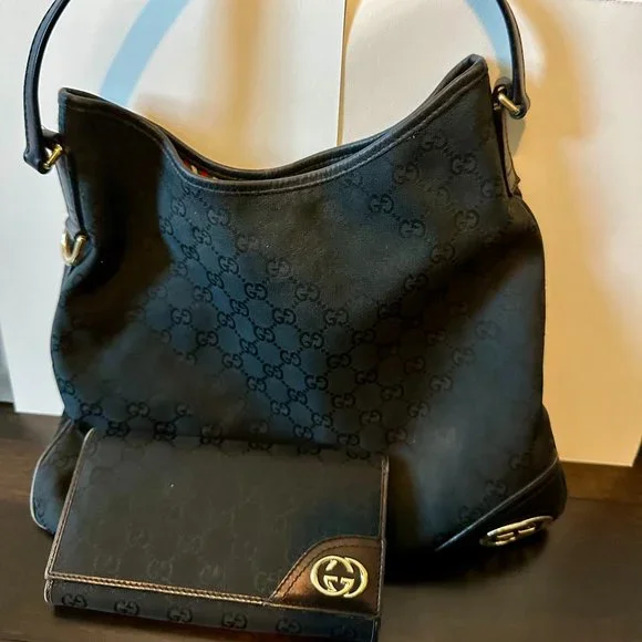 shoulder bag gucci wristlet poshmark